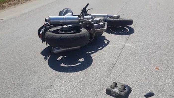 incidente a dugenta ferito motociclista