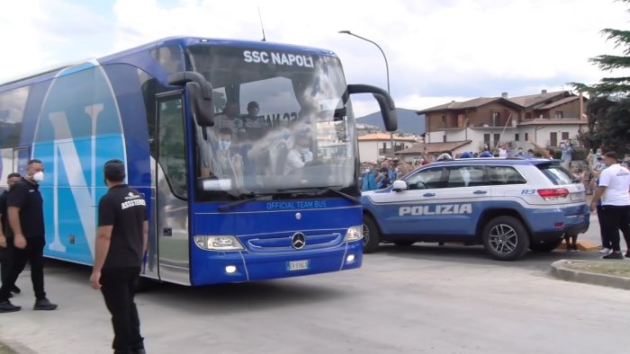 il napoli e arrivato a castel di sangro via al ritiro