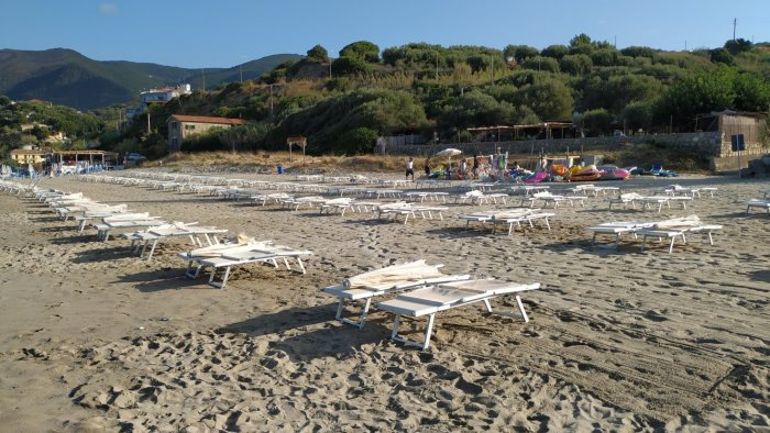 lido abusivo a pisciotta denunciata una persona