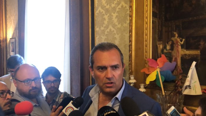 de magistris rinvio apertura delle scuole e segno d incapacita