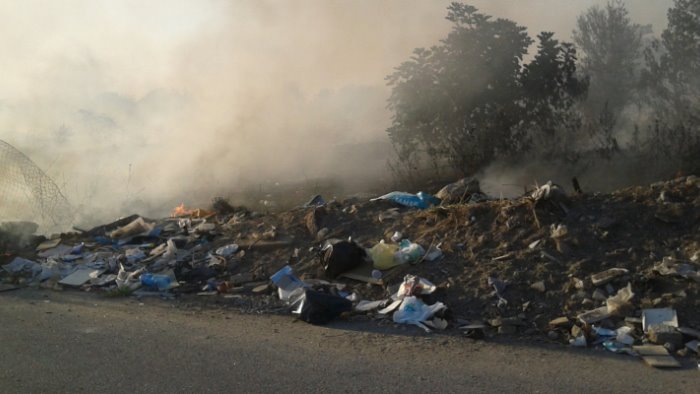 rifiuti in campania diminuiscono roghi e discariche abusive