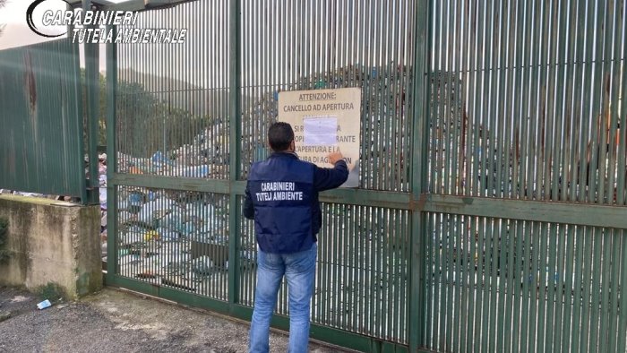 sequestrato centro raccolta rifiuti del comune 2 denunce