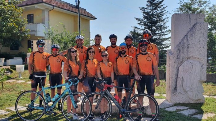 ciclismo il nuovo pedale sannita ha presentato la divisa