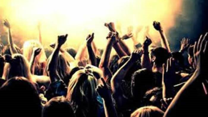 rave party sul vesuvio in spregio delle norme anticovid blitz dei carabinieri