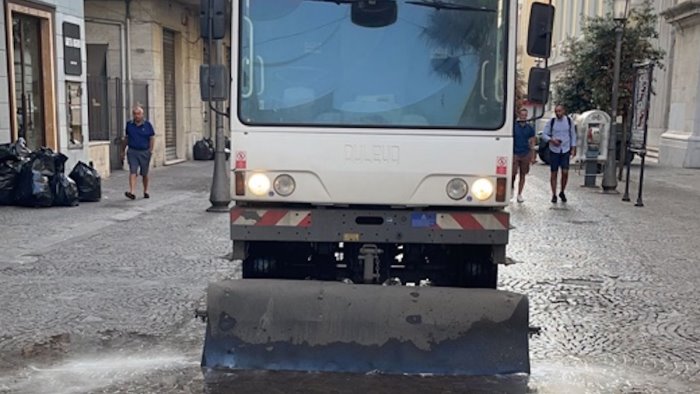 salerno al via il lavaggio strade e la derattizzazione