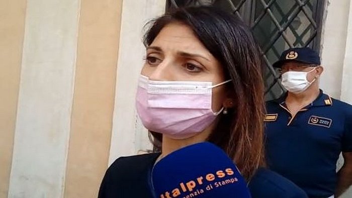 roma raggi in arrivo 10 droni per controllare la citta dall alto