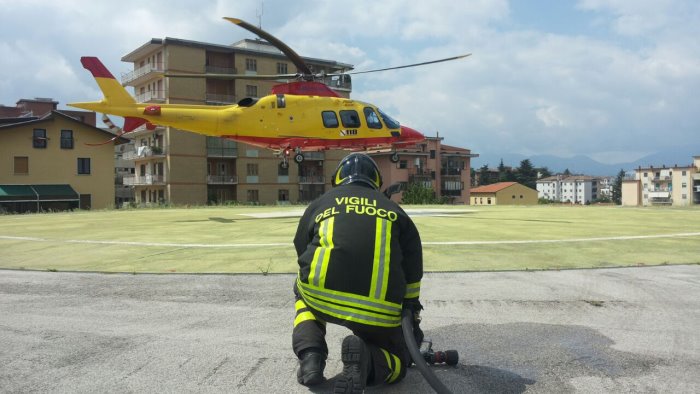 trasferito in elicottero a napoli il 53enne ferito nell incendio a ceppaloni