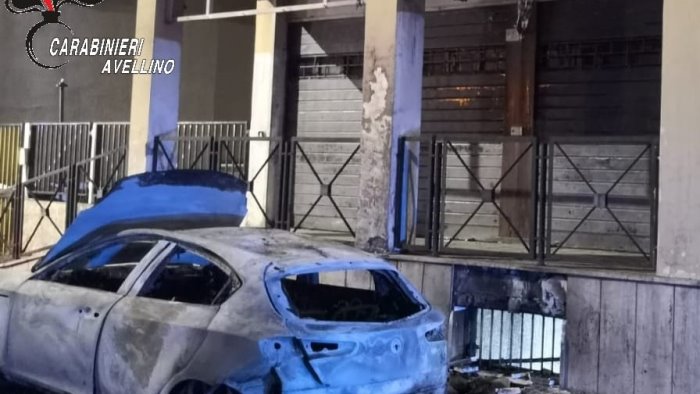 auto in fiamme a solofra le indagini dei carabinieri