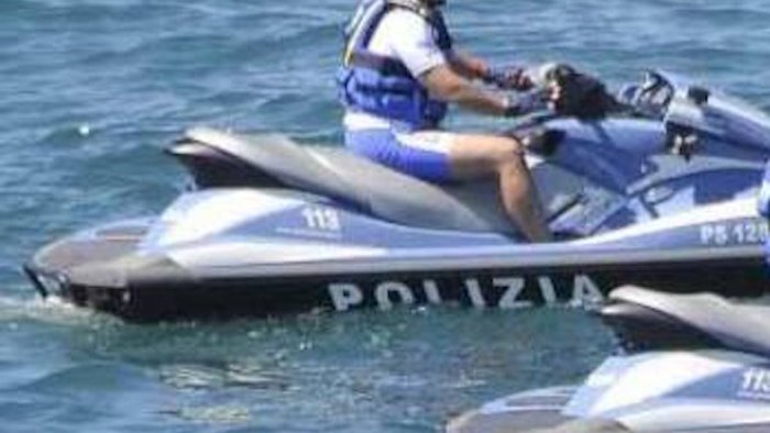 salerno due barche in avaria interviene la squadra nautica della polizia