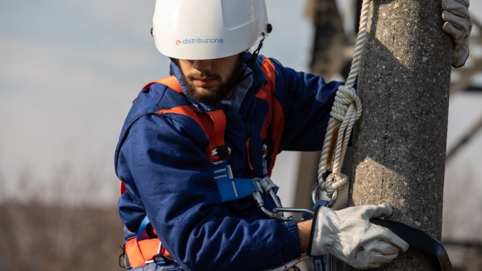 cali di tensione e problemi sulla linea elettrica in costiera amalfitana