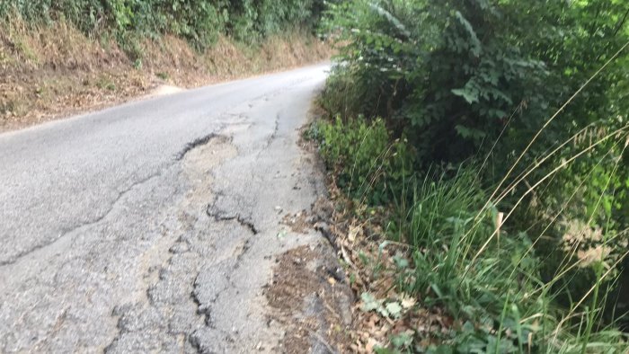 ariano strade ad alto rischio nelle zone rurali appello urgente da arnola