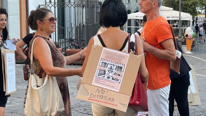 salerno in piazza portanova torna il popolo del no green pass