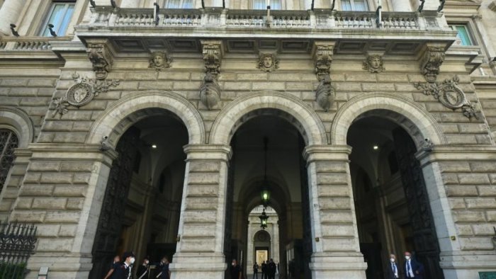 bankitalia nuovo record debito pubblico a giugno