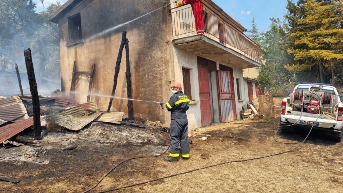 incendio a caggiano il comune pronti a costituirci parte civile