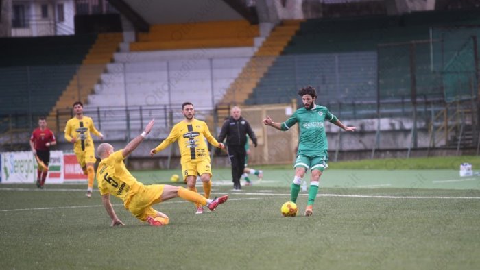 avellino santaniello ai saluti corsa a 5 per l attaccante