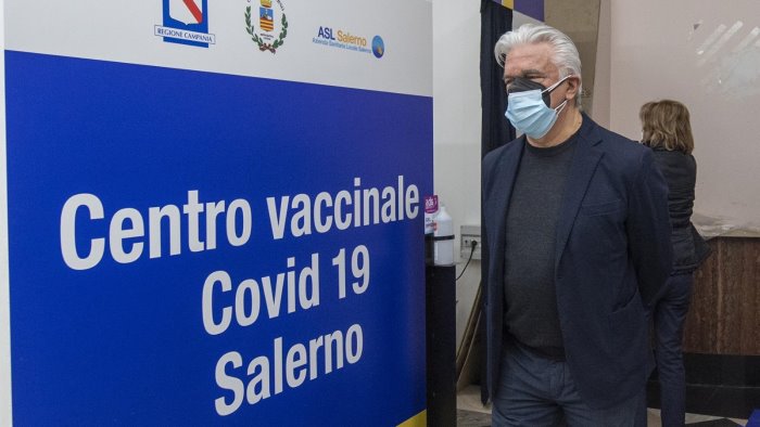 quasi il 70 dei salernitani e stato vaccinato il sindaco ma non basta