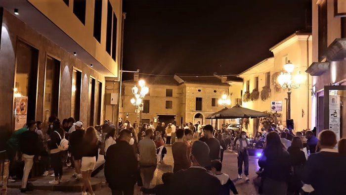 ariano spopola la notte bianca e in piazza il grande tributo a rino gaetano