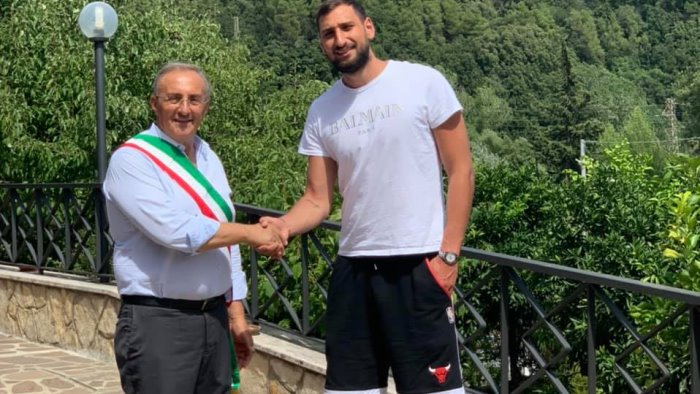 foto vacanze salernitane per il portiere gigio donnarumma