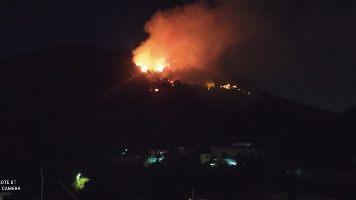 roccapiemonte dietro gli incendi c e un disegno criminale e ora di dire basta