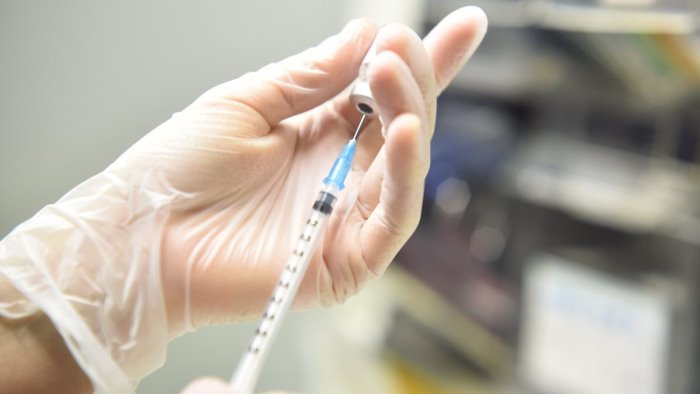 aifa le autorizzazioni ai vaccini anti covid restano valide