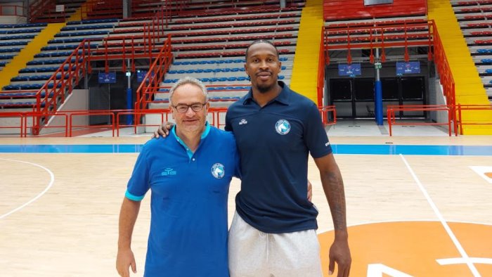 napoli basket il ritorno di parks e l arrivo di rich