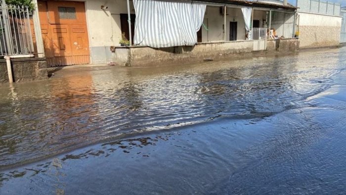 scafati inquinamento fiume sarno case e scantinati invasi da acqua torbida