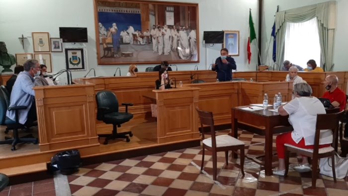 caso ospedale landolfi in aula montoro approva documento unitario