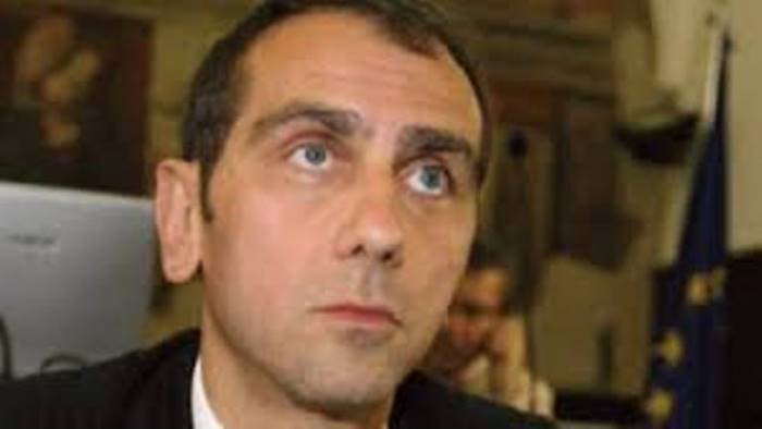 rifiuti nappi de magistris e de luca due facce della stessa medaglia