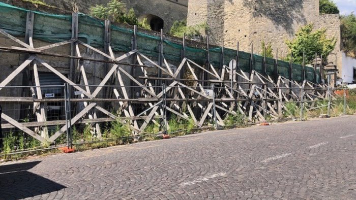 napoli san martino sempre piu degrado e abbandono