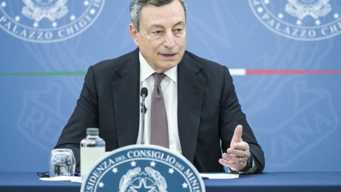 draghi agli italiani vaccinatevi e rispettate le regole