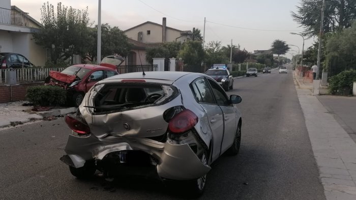 scontro tra due auto a pago veiano ferite tre persone