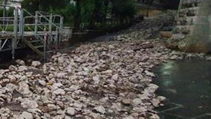 maltempo a valva fango e detriti in strada al via la messa in sicurezza