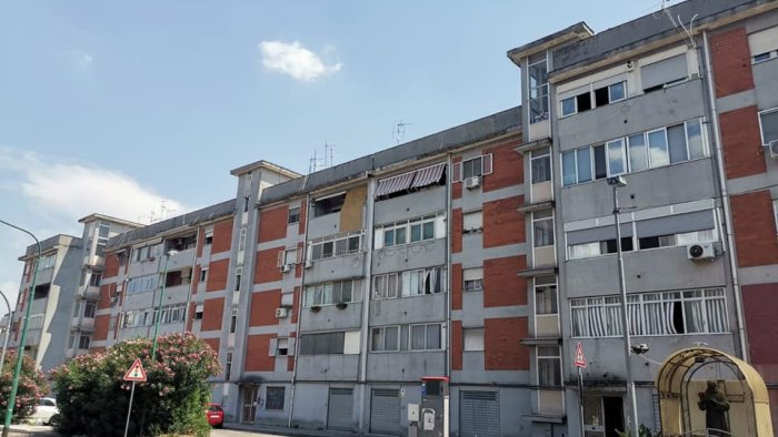 scafati via ai lavori di rifacimento e manutenzione del palazzo apega