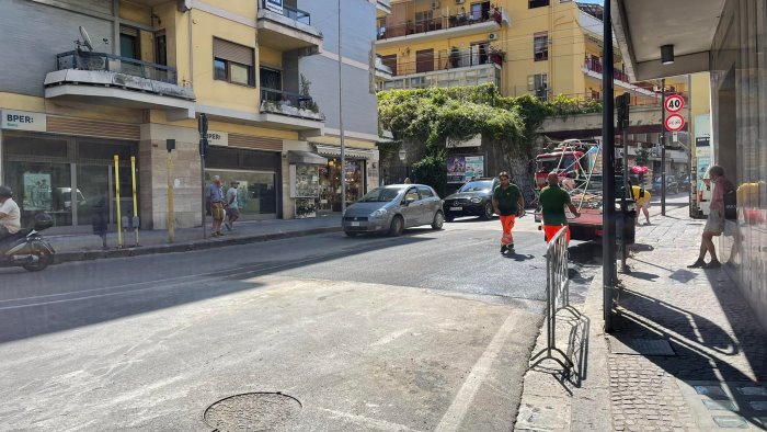 si contano i danni del maltempo in costiera a sorrento riaperta la strada