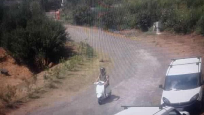 in scooter tra gli scavi di pompei non ha percorso strade antiche