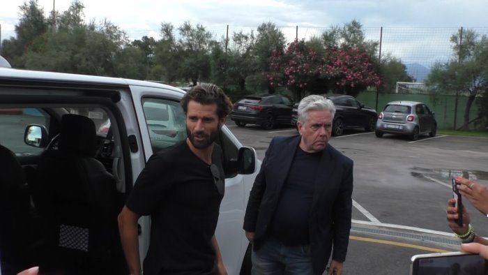 foto e video salernitana ecco candreva il calciatore e arrivato a salerno