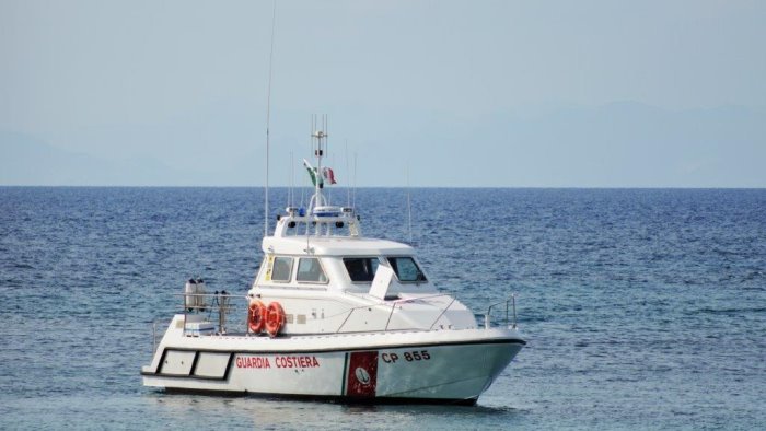 cilento 7 persone salvate in mare dalla guardia costiera