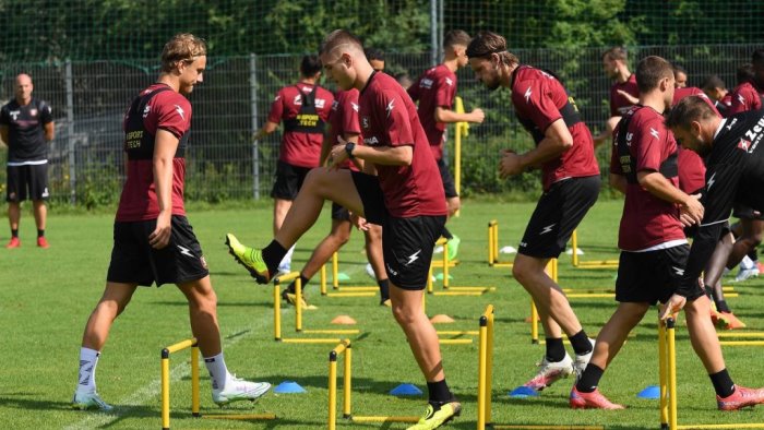 salernitana due calciatori assenti alla seduta di lavoro pomeridiana