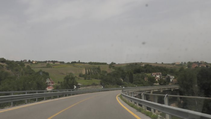 lavori viadotto ufita nuovo appello all anas quei guard rail non sono a norma