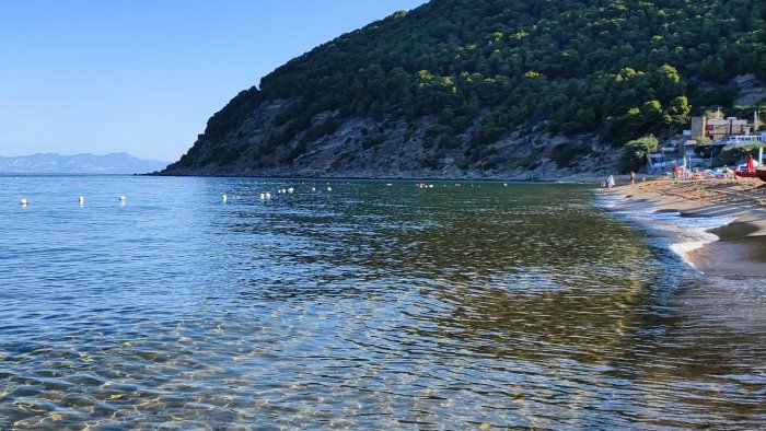 castellabate arresto cardiaco in spiaggia salvata con defibrillatore