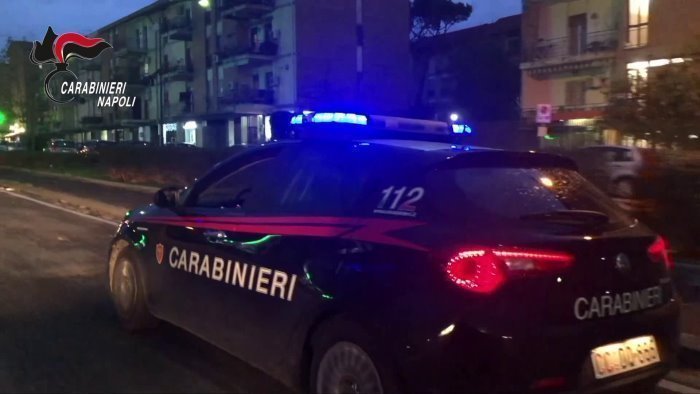 in hotel con documenti falsi carabinieri arrestano due siriani
