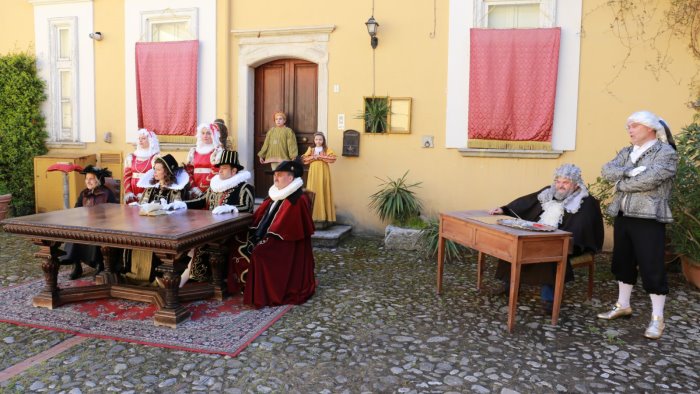 rievocazione storica del dono del legno santo di croce oggi a carife