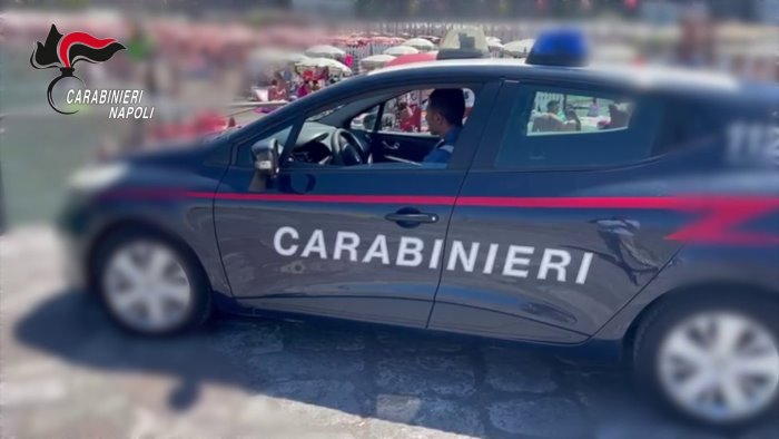 sorrento carabinieri in costume infiltrati tra i bagnanti