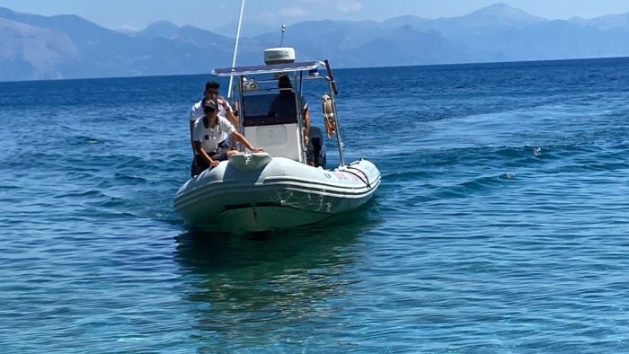 cilento frana la spiaggia turista ferito nell area marina protetta