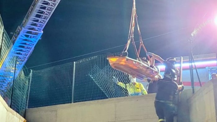 rocambolesco recupero di un uomo ferito dopo un furto in un azienda ecco dove