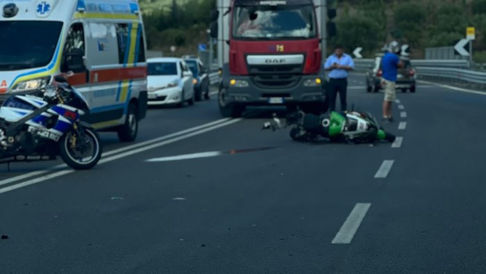 incidente mortale nel cilento perde la vita centauro di 22 anni