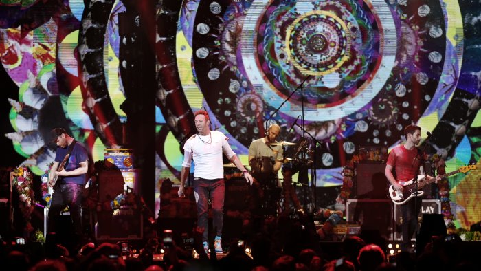 coldplay a napoli e gia caccia al biglietto per l evento del 21 giugno 2023