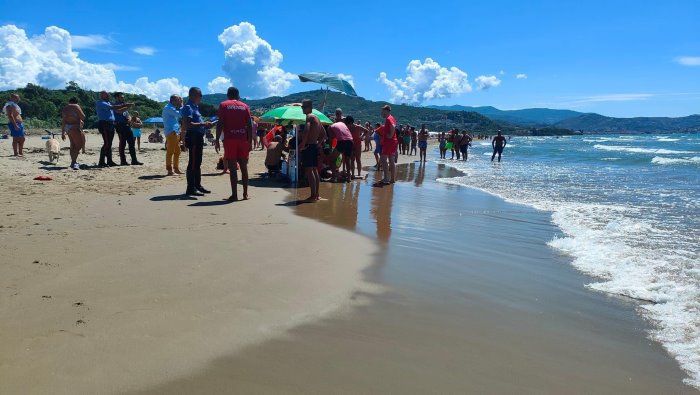 malore in spiaggia 78enne muore sul litorale di capaccio paestum