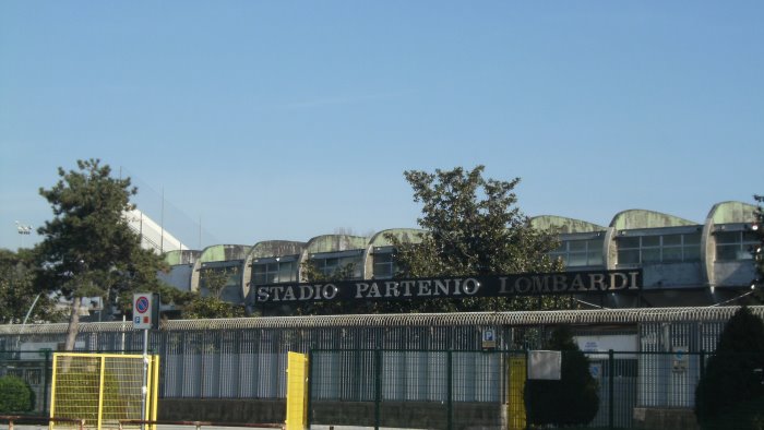 grave pericolo di ordine pubblico chiusi i bar dello stadio partenio