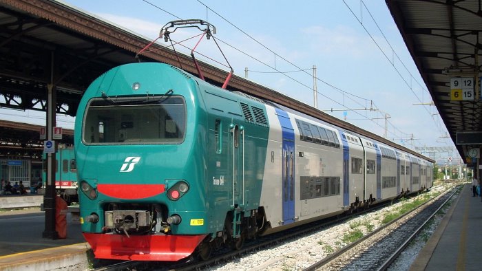 cilento treni regionali sovraffollati la denuncia dell associazione codici